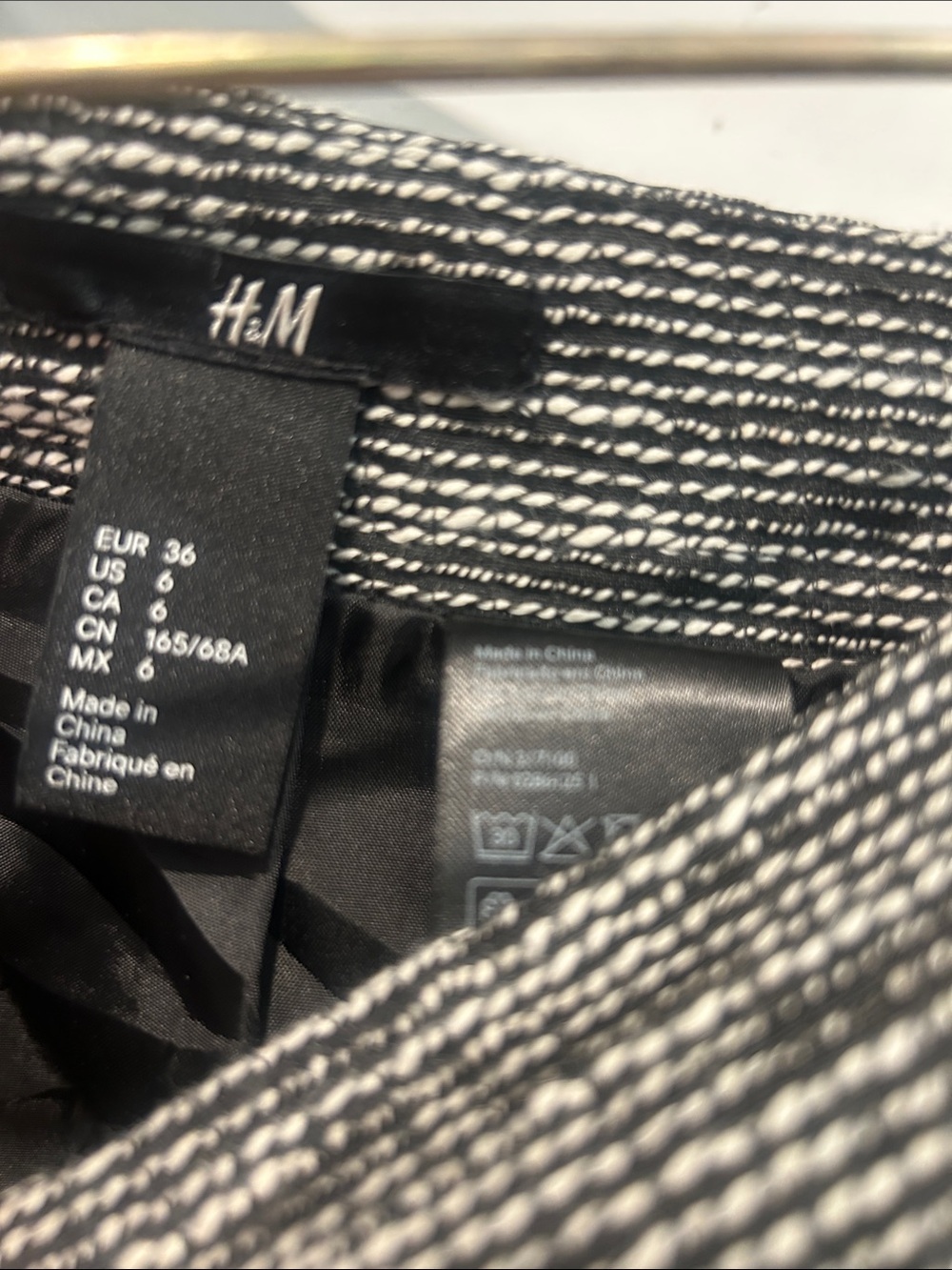 H&M Black and White Textured tweed fringe shimmer Mini Skirt women’s 6 small - Picture 4 of 5